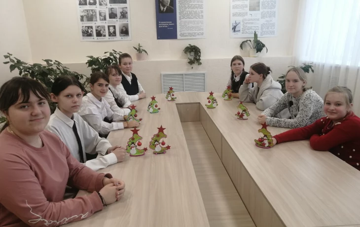 Мастер -класс "Новогодняя елочка из фоамирана" Мастер -класс "Новогодняя елочка из фоамирана"