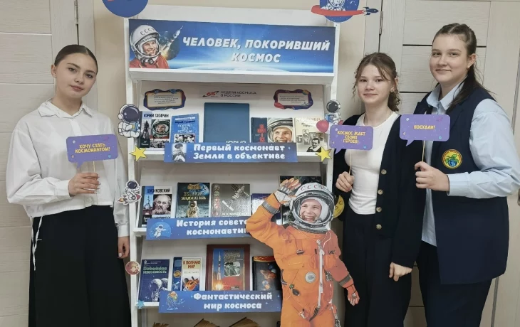Познавательный час "Гагарин-первый человек в космосе" Познавательный час "Гагарин-первый человек в космосе"