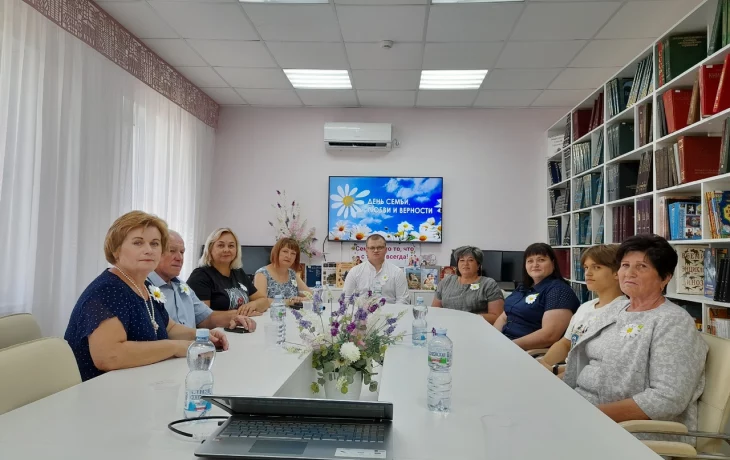 Круглый стол "Трудовые династии Медвенского района" Круглый стол "Трудовые династии Медвенского района"